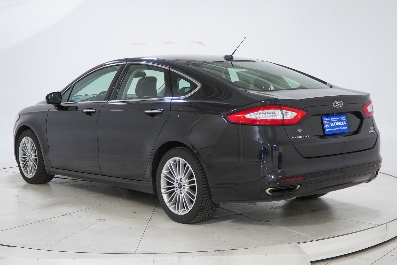 Used 2015 Ford Fusion SE w/ Equipment Group 202A image 5