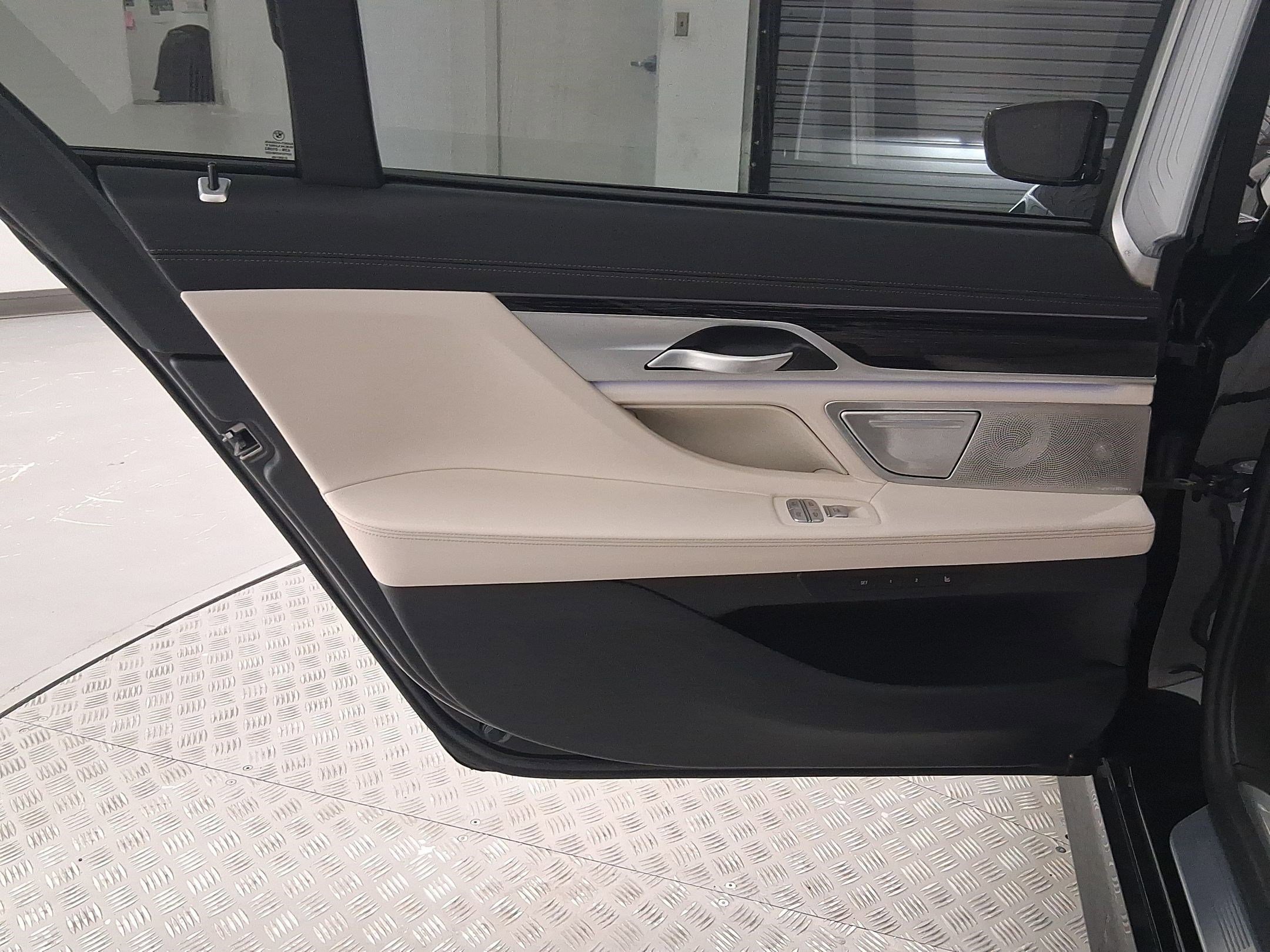 Certified 2022 BMW M760i xDrive image 29