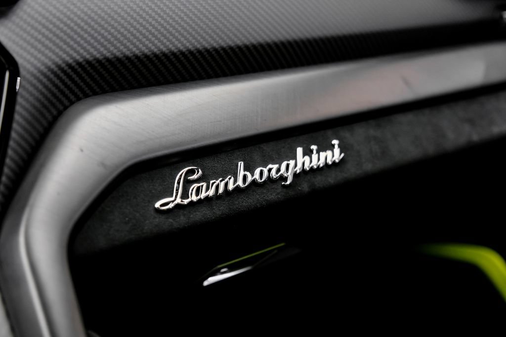 Used 2023 Lamborghini Urus Performante AWD/4WD image 39