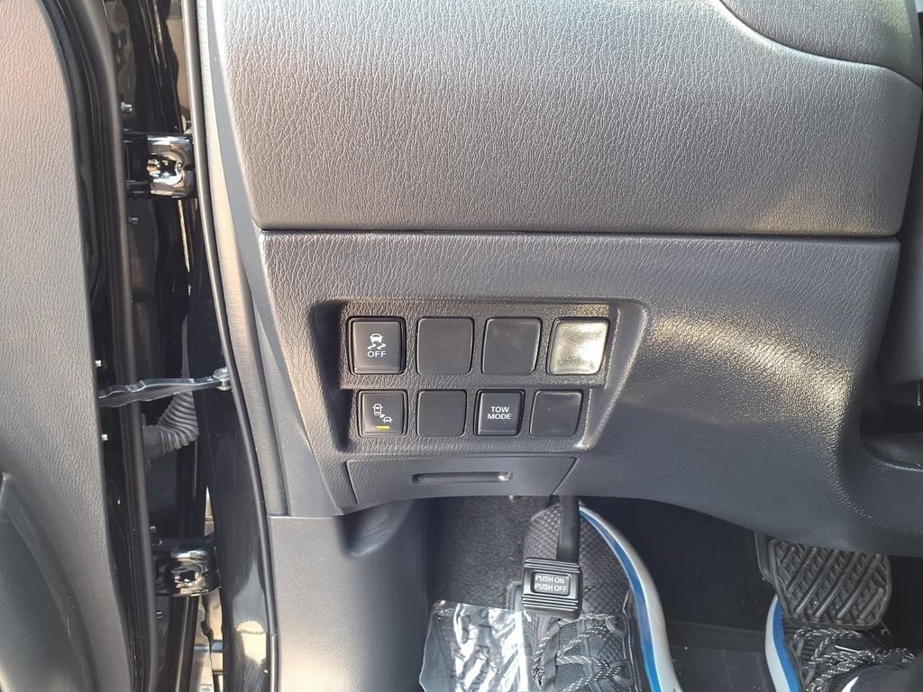 Used 2020 Nissan Pathfinder SV w/ Rock Creek Edition FWD image 17