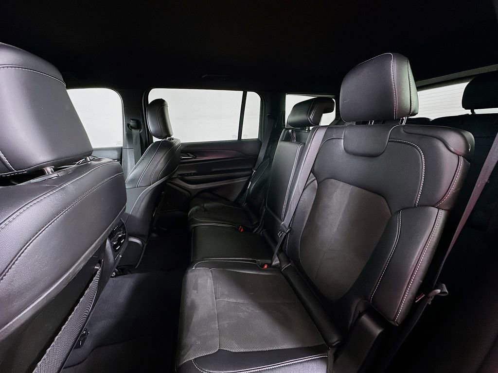 Used 2024 Jeep Grand Cherokee L Laredo image 15