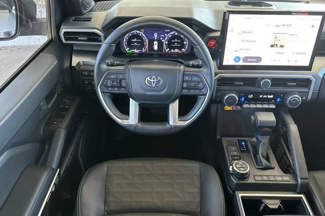 Used 2025 Toyota 4Runner TRD Off-Road Premium AWD/4WD image 18