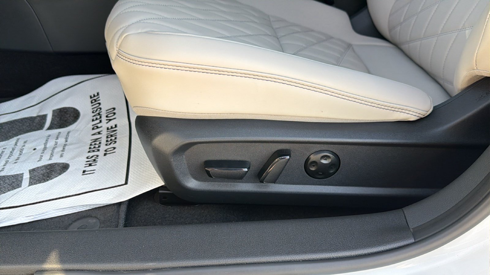 Used 2026 Nissan Sentra SL w/ Floor Mat Package FWD image 11