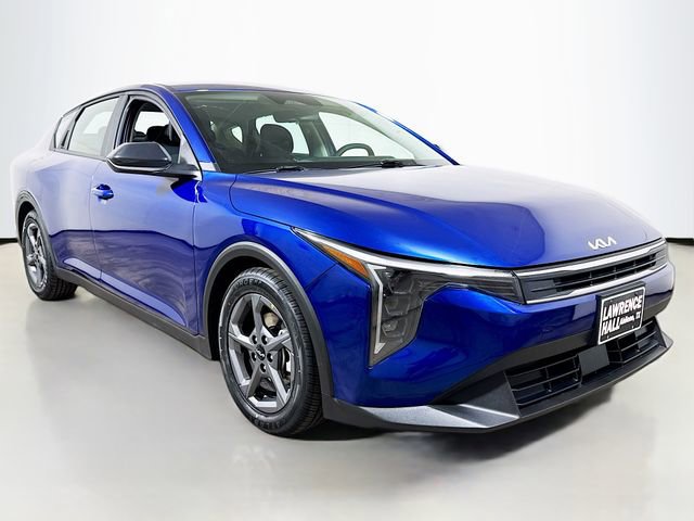 Used 2025 Kia K4 LXS image 3