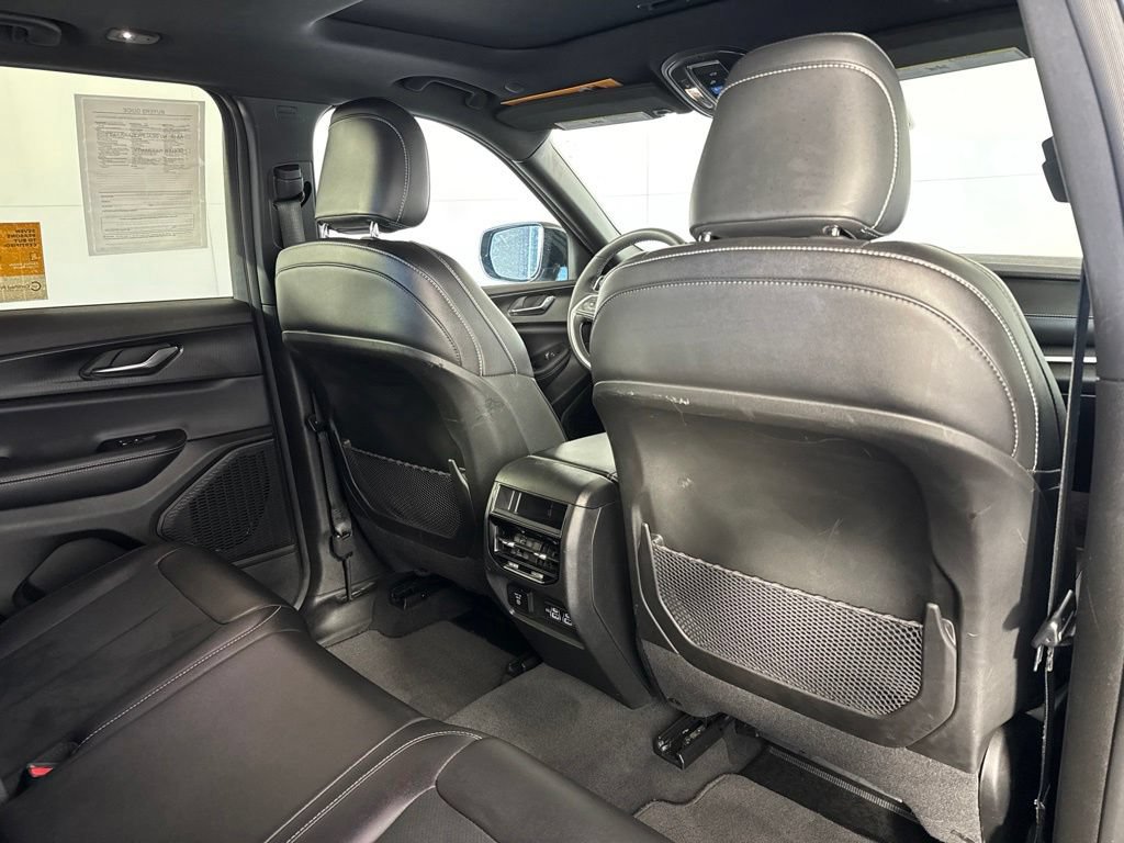 Certified 2025 Jeep Grand Cherokee Altitude AWD/4WD image 41
