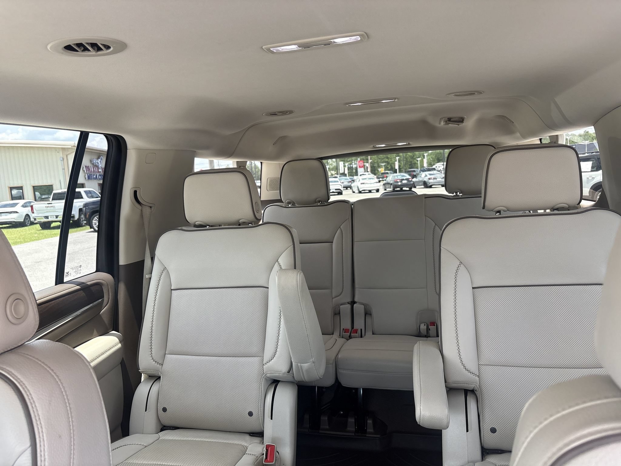 Used 2022 GMC Yukon XL Denali RWD image 17