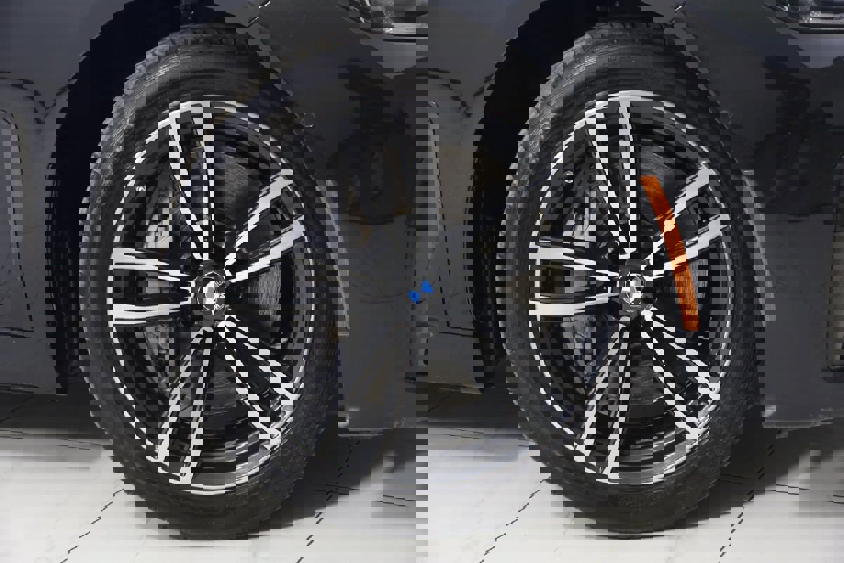 Used 2022 BMW 750i xDrive w/ M Sport Package image 19