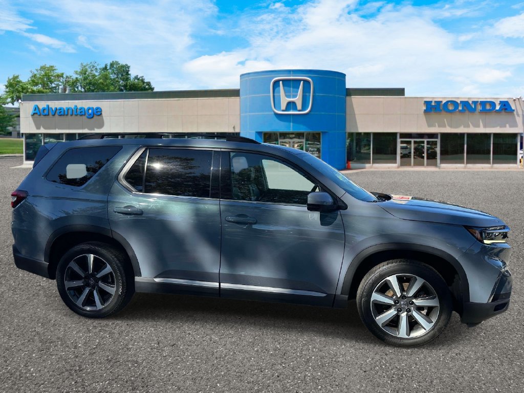 Certified 2023 Honda Pilot Touring image 3