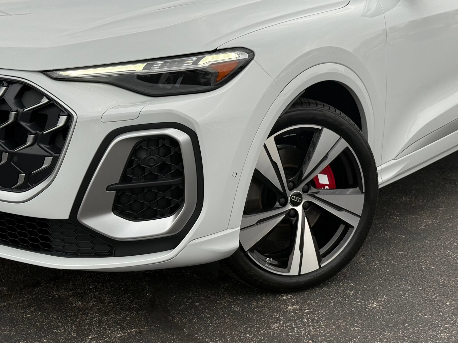 New 2026 Audi SQ5 Prestige AWD/4WD image 4