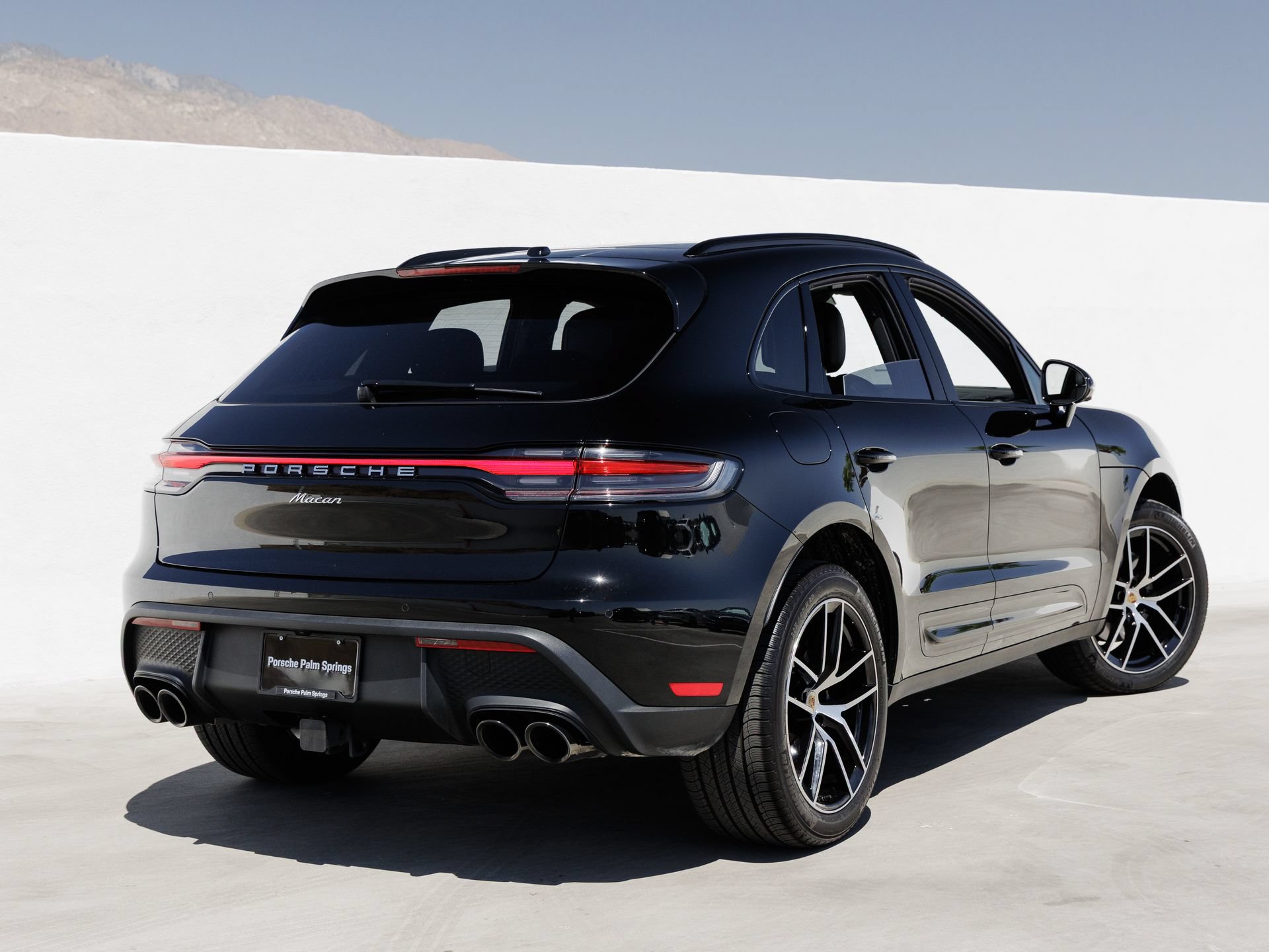 Certified 2025 Porsche Macan AWD/4WD image 7