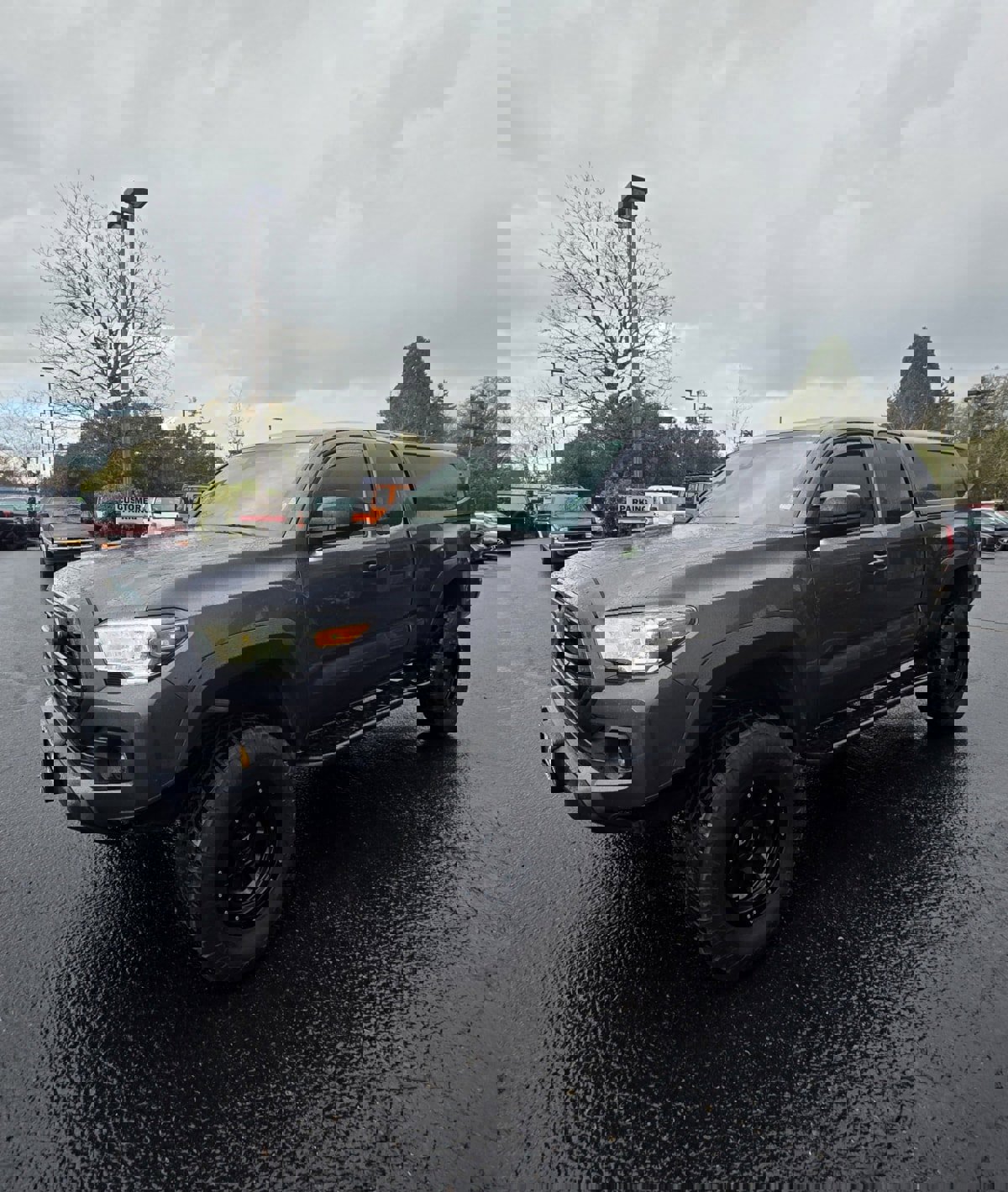 Used 2019 Toyota Tacoma SR image 3