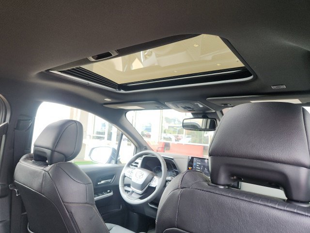 New 2026 Toyota Sienna XLE Woodland Edition AWD/4WD image 30