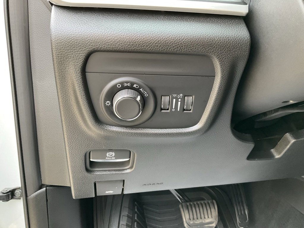 Used 2023 Jeep Grand Cherokee Altitude image 17