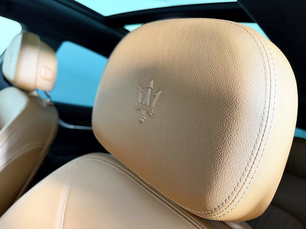 Used 2018 Maserati Levante AWD/4WD image 40