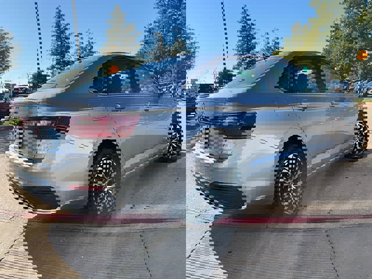 Used 2025 Volkswagen Jetta SE image 6