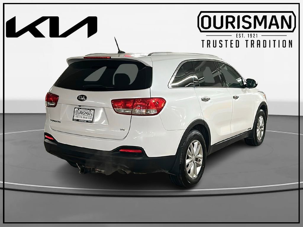 Used 2017 Kia Sorento LX image 4