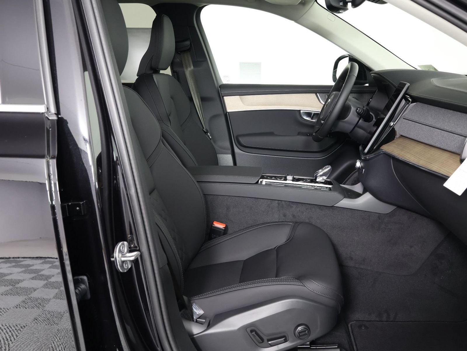 New 2026 Volvo XC90 T8 Plus AWD/4WD image 10