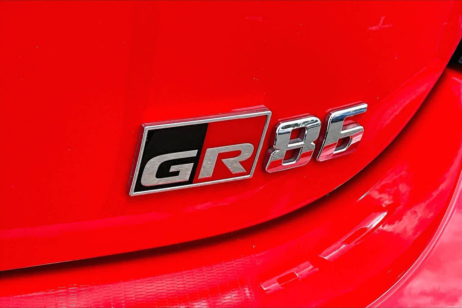 Used 2023 Toyota GR86 Premium w/ ALL Weather Mat Package (TMS) RWD image 9
