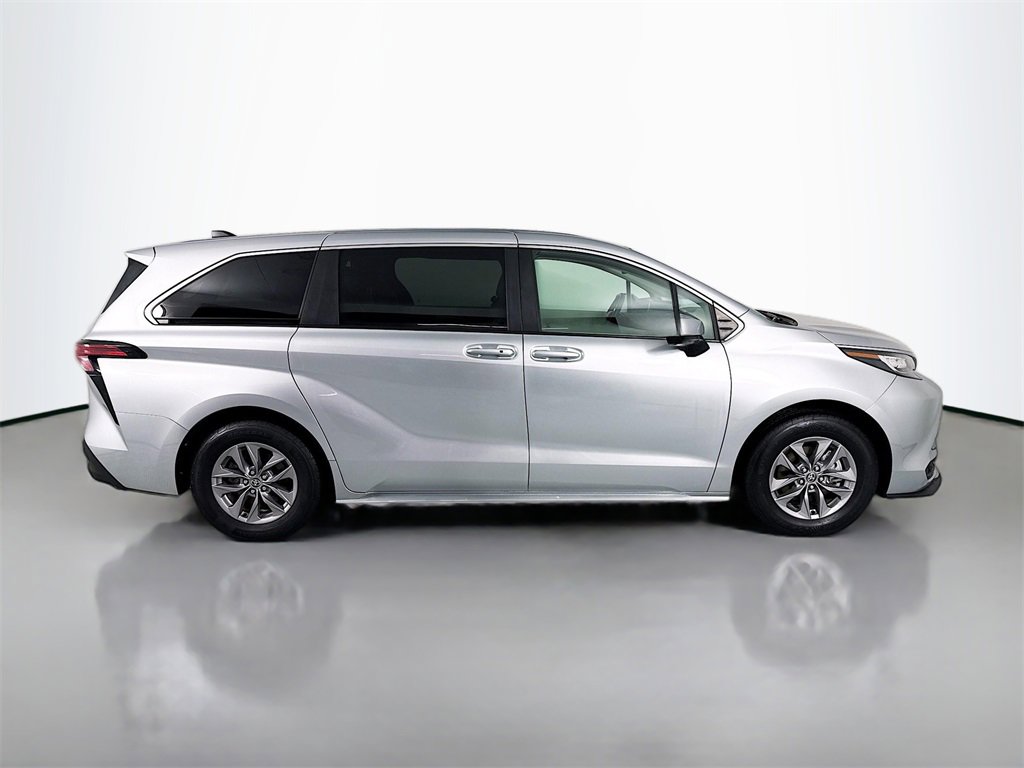 Used 2022 Toyota Sienna LE image 8