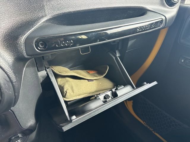 Used 2015 Jeep Wrangler Unlimited Sahara image 40