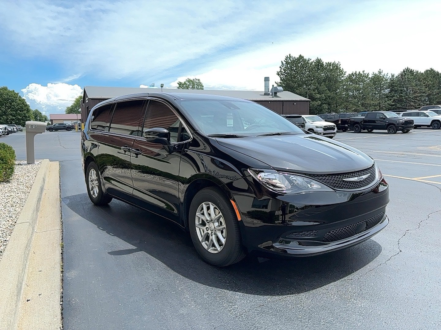 New 2027 Chrysler Pacifica LX FWD image 4