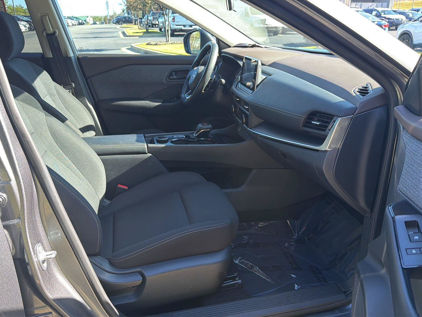 Used 2023 Nissan Rogue S AWD/4WD image 12