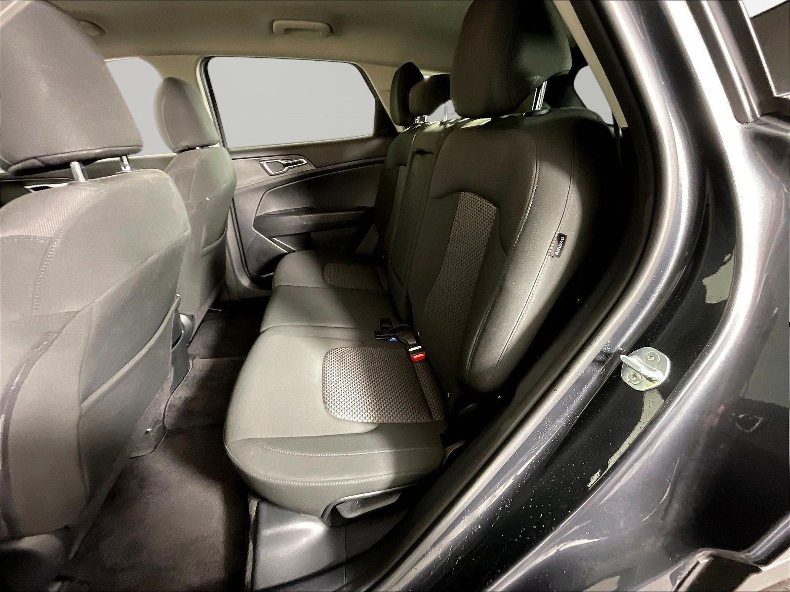 Used 2025 Kia Sportage LX AWD/4WD image 22