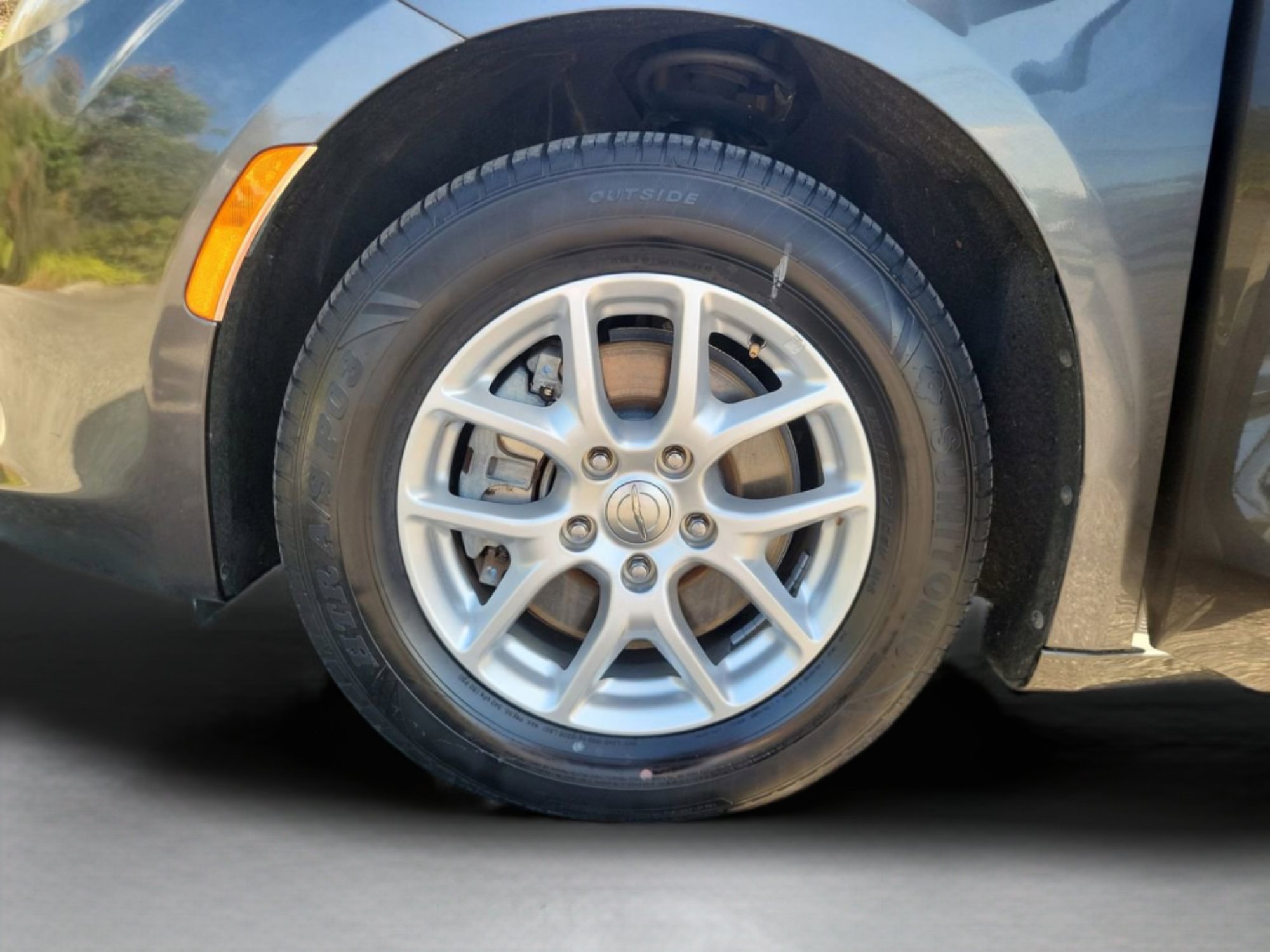 Used 2020 Chrysler Voyager Lxi image 32