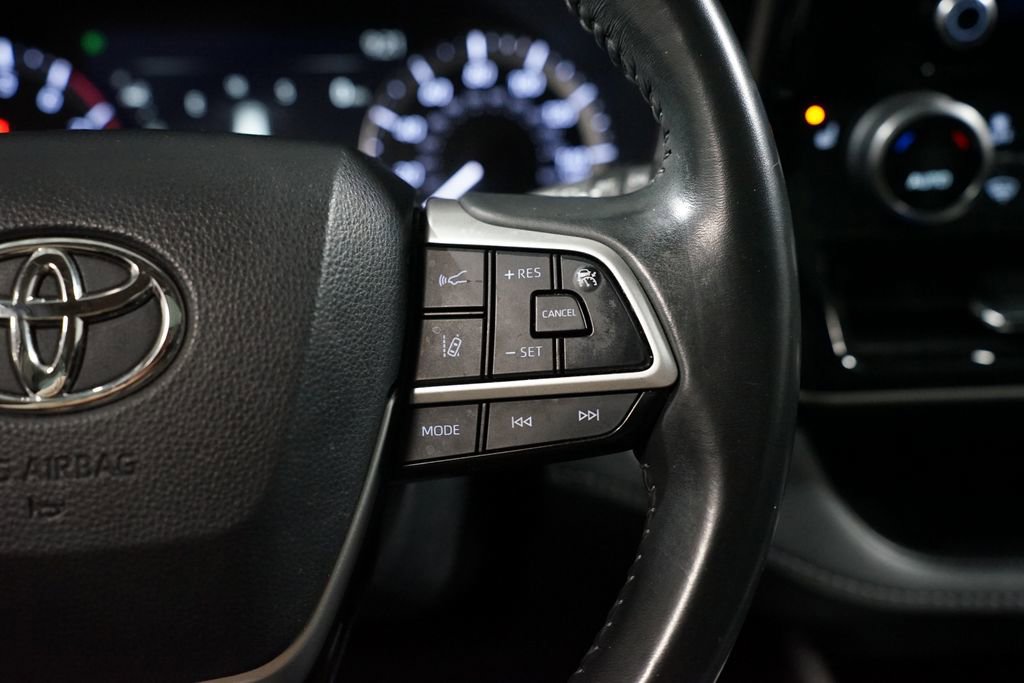 Certified 2024 Toyota Highlander XLE image 13