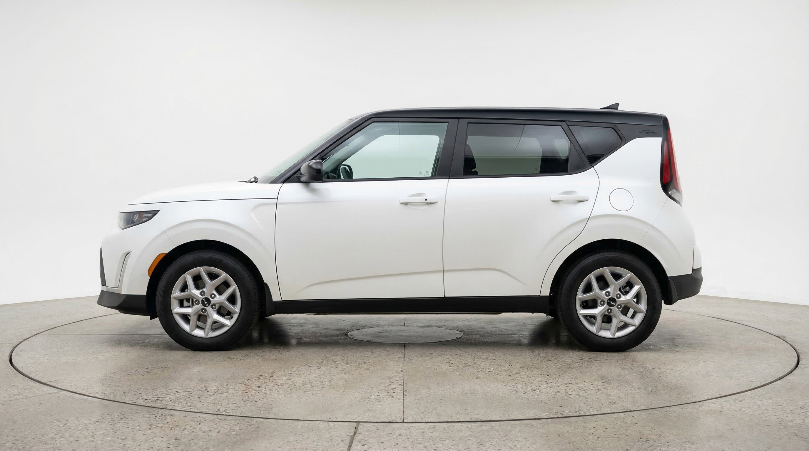 Used 2025 Kia Soul LX w/ LX Technology Package image 5