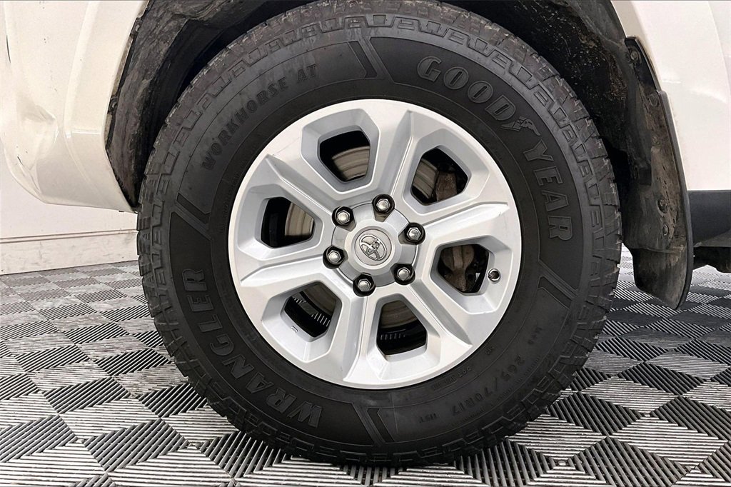 Used 2022 Toyota 4Runner SR5 Premium image 8