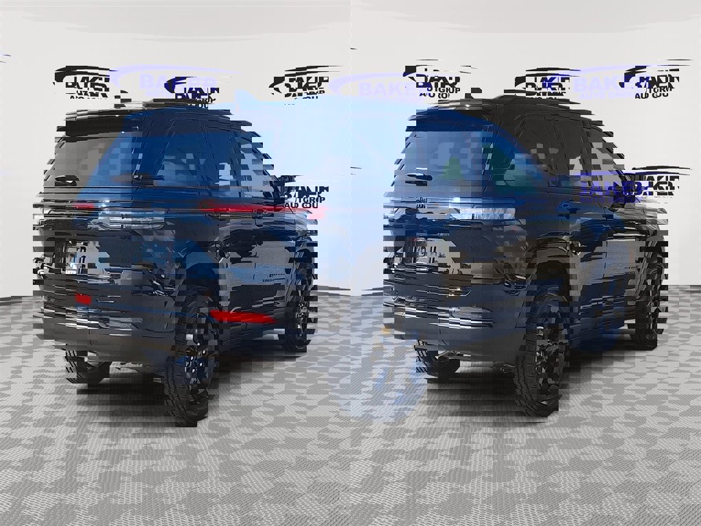 New 2025 Jeep Grand Cherokee Altitude image 3