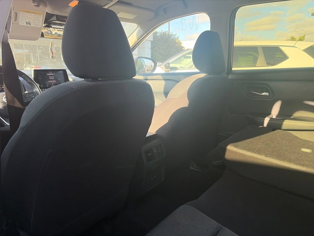 Used 2025 Nissan Rogue SV AWD/4WD image 7