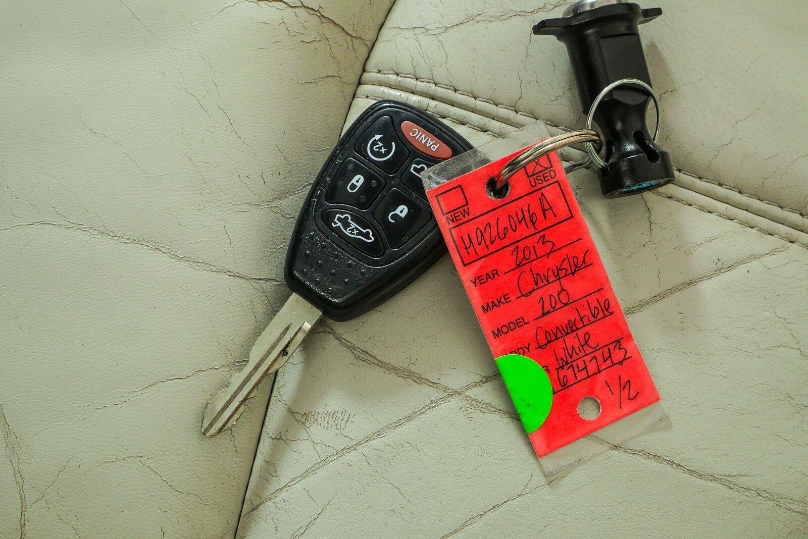 Used 2013 Chrysler 200 Limited FWD image 36