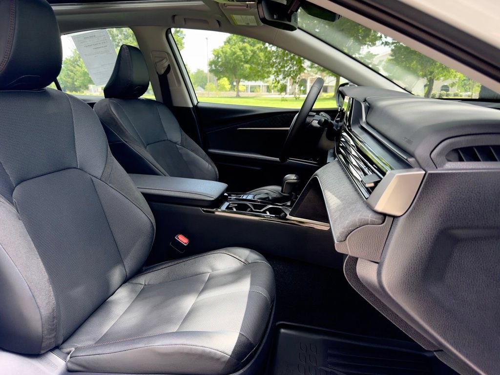 Used 2025 Toyota Camry XLE AWD/4WD image 27