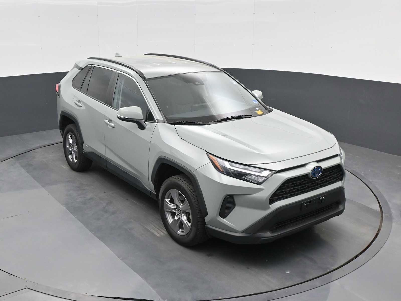 Used 2022 Toyota RAV4 XLE w/ XLE Grade Weather Package AWD/4WD image 13
