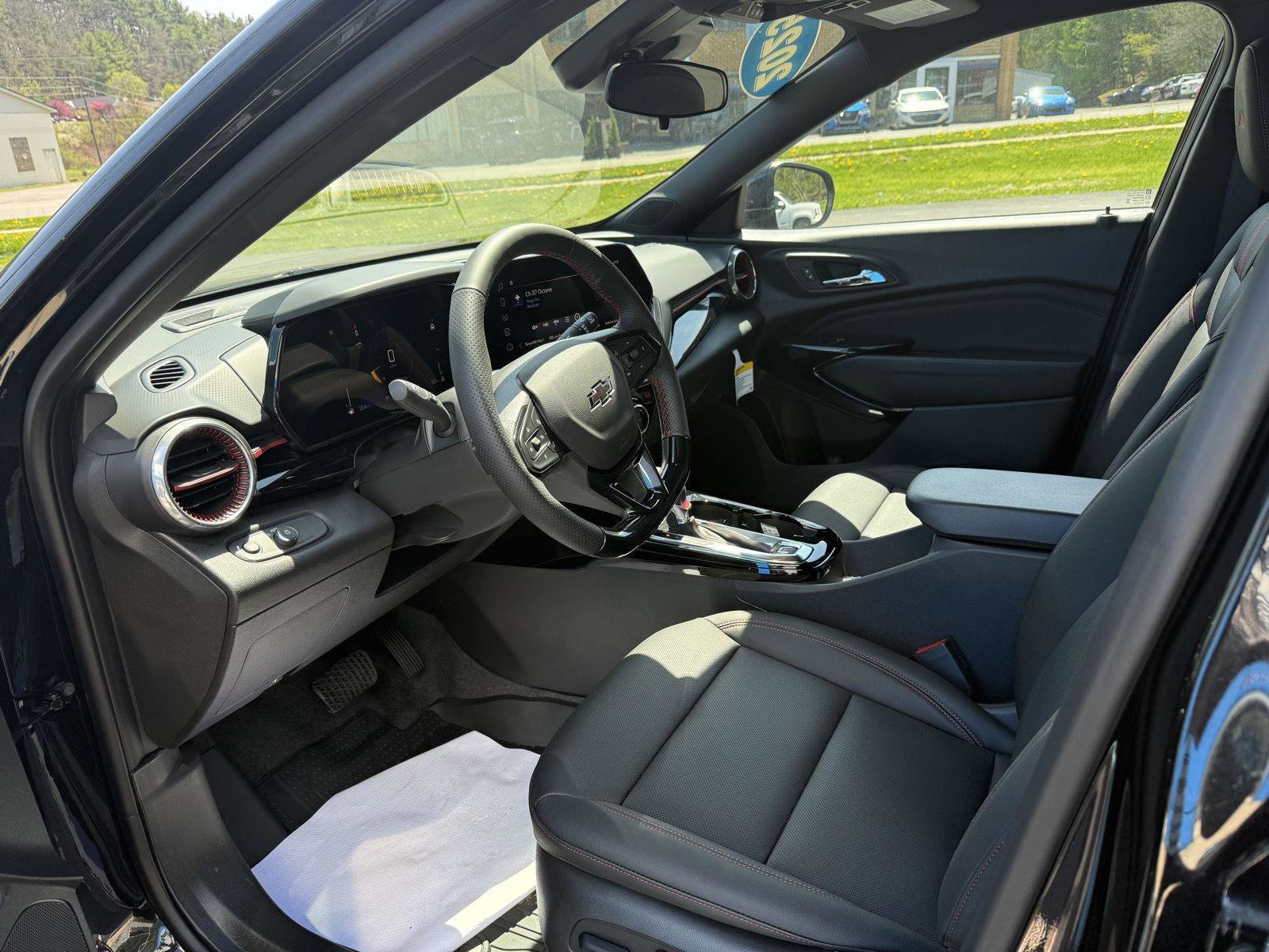 New 2025 Chevrolet Trax RS w/ Driver Confidence Package FWD image 9