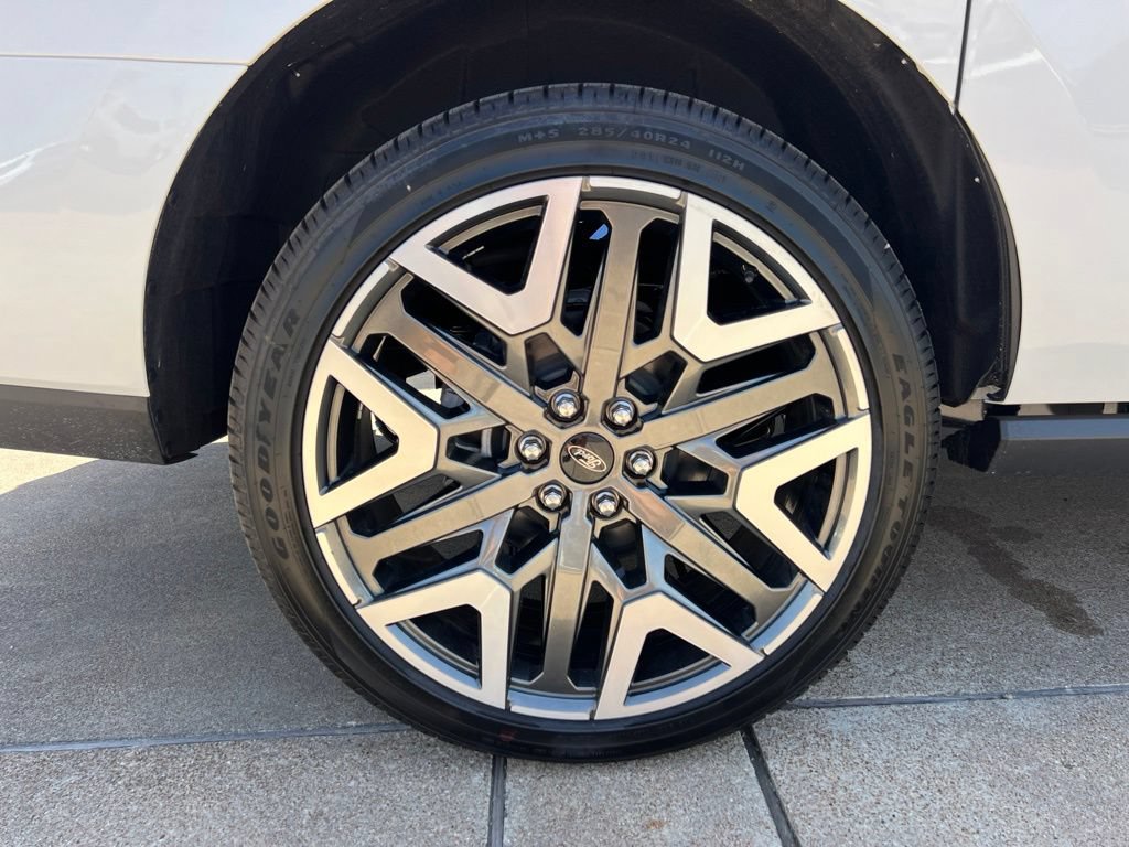 New 2027 Ford Expedition Max Platinum w/ Platinum Ultimate Package AWD/4WD image 7