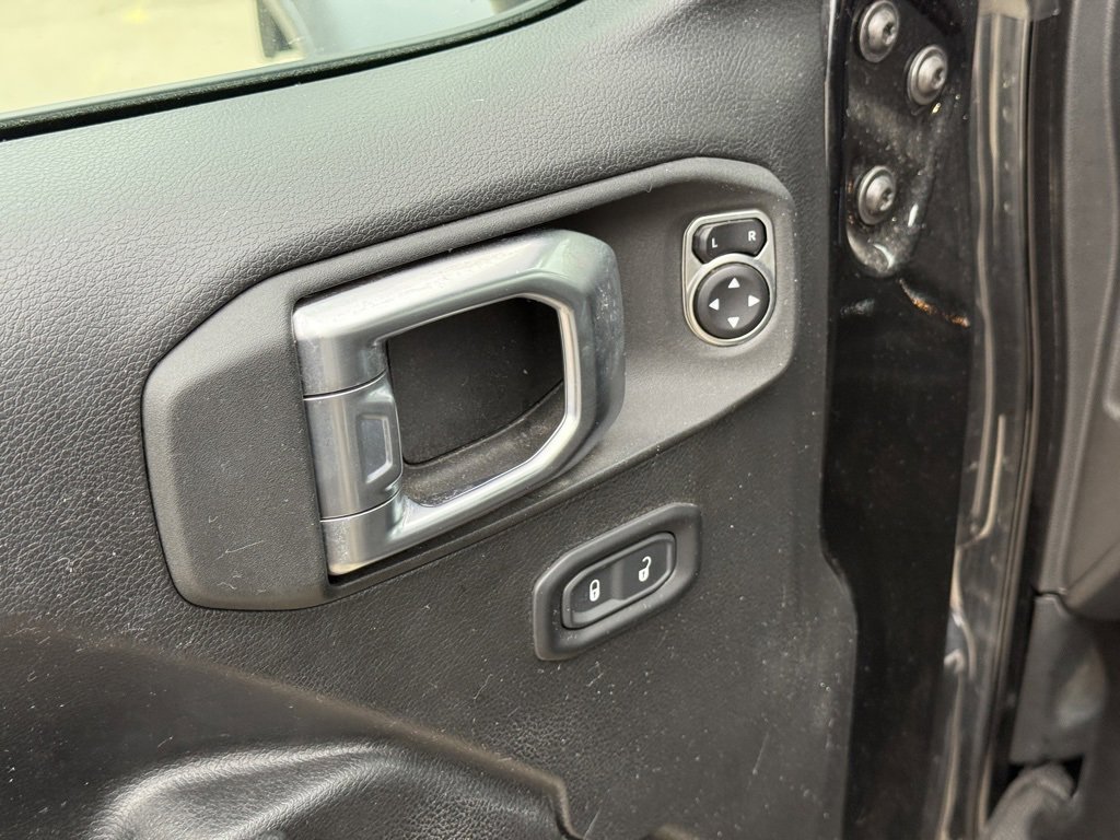 Used 2022 Jeep Wrangler Unlimited Rubicon w/ Cold Weather Group image 12