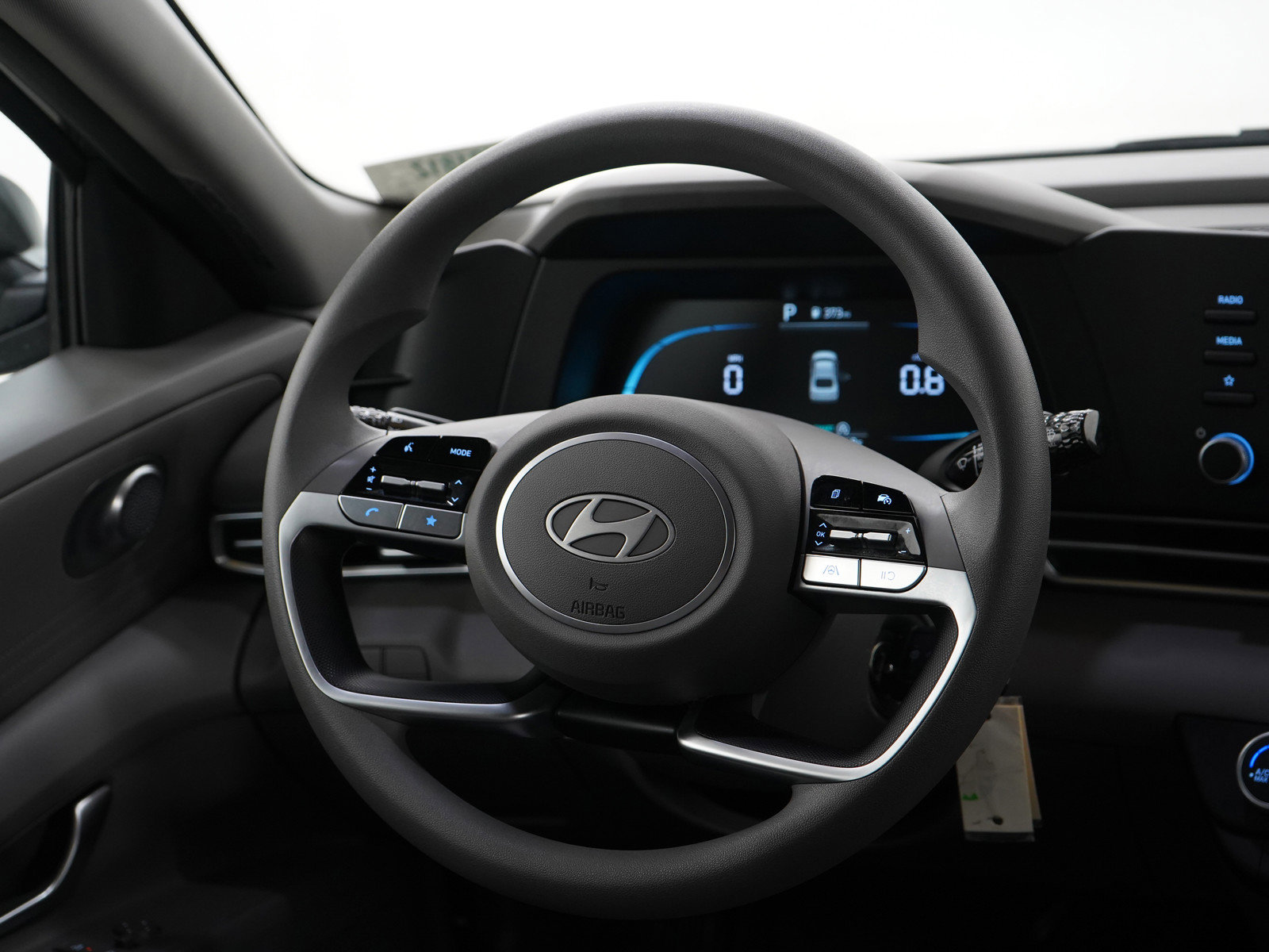 Certified 2025 Hyundai Elantra SE image 14