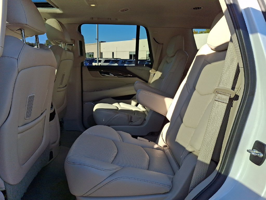 Used 2020 Cadillac Escalade Luxury AWD/4WD image 13