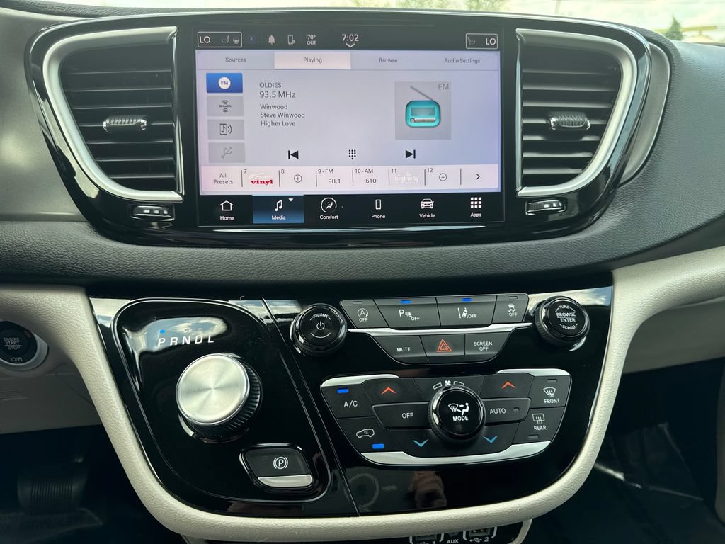 Certified 2023 Chrysler Pacifica Touring-L FWD image 21