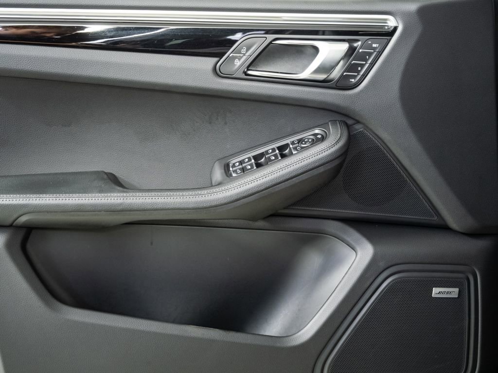 Certified 2024 Porsche Macan Turbo image 6