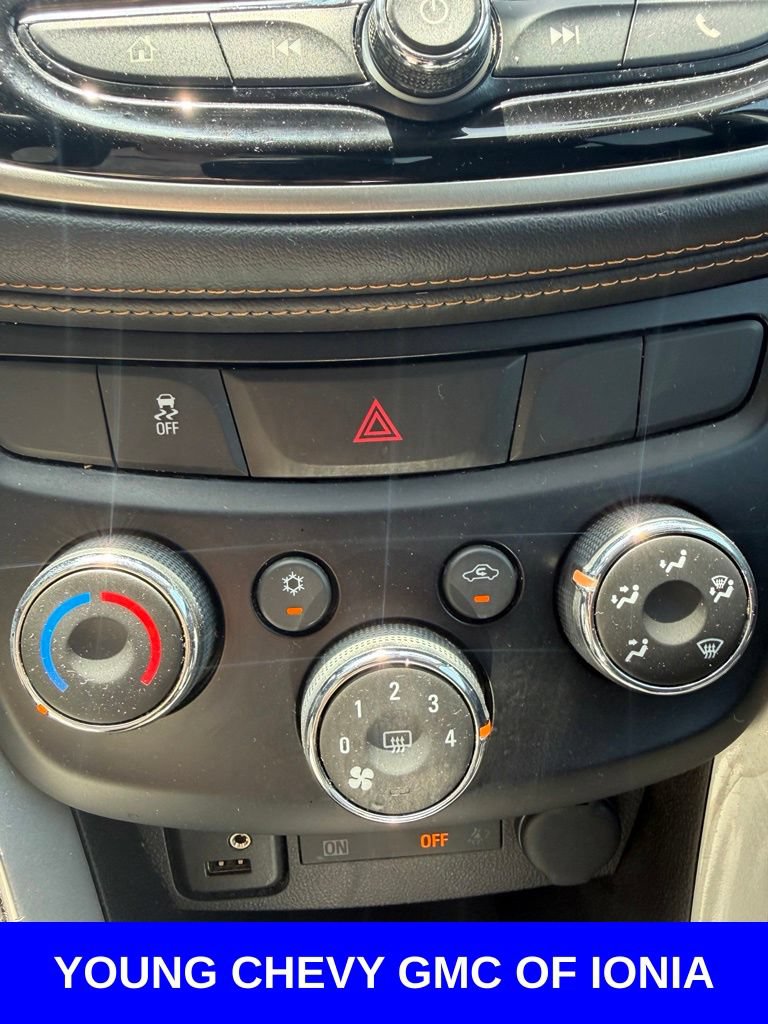 Used 2019 Chevrolet Trax LT w/ LT Convenience Package FWD image 20