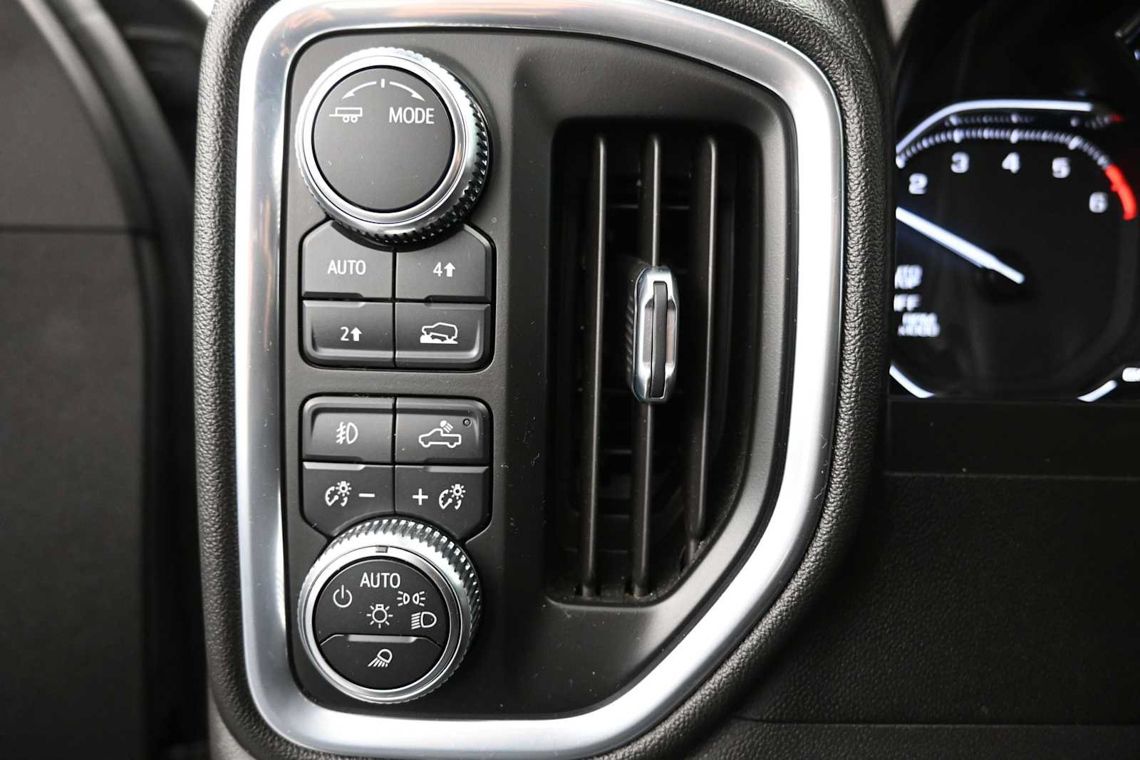 Used 2021 GMC Sierra 1500 SLT w/ SLT Convenience Package AWD/4WD image 11
