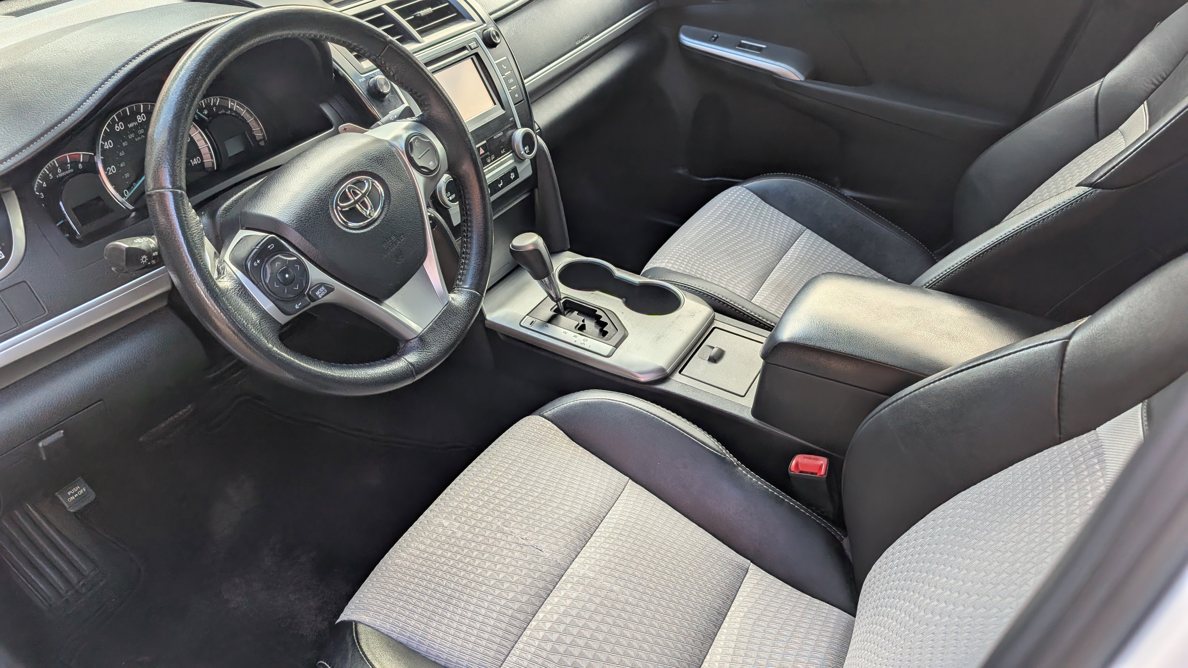 Used 2012 Toyota Camry SE image 10