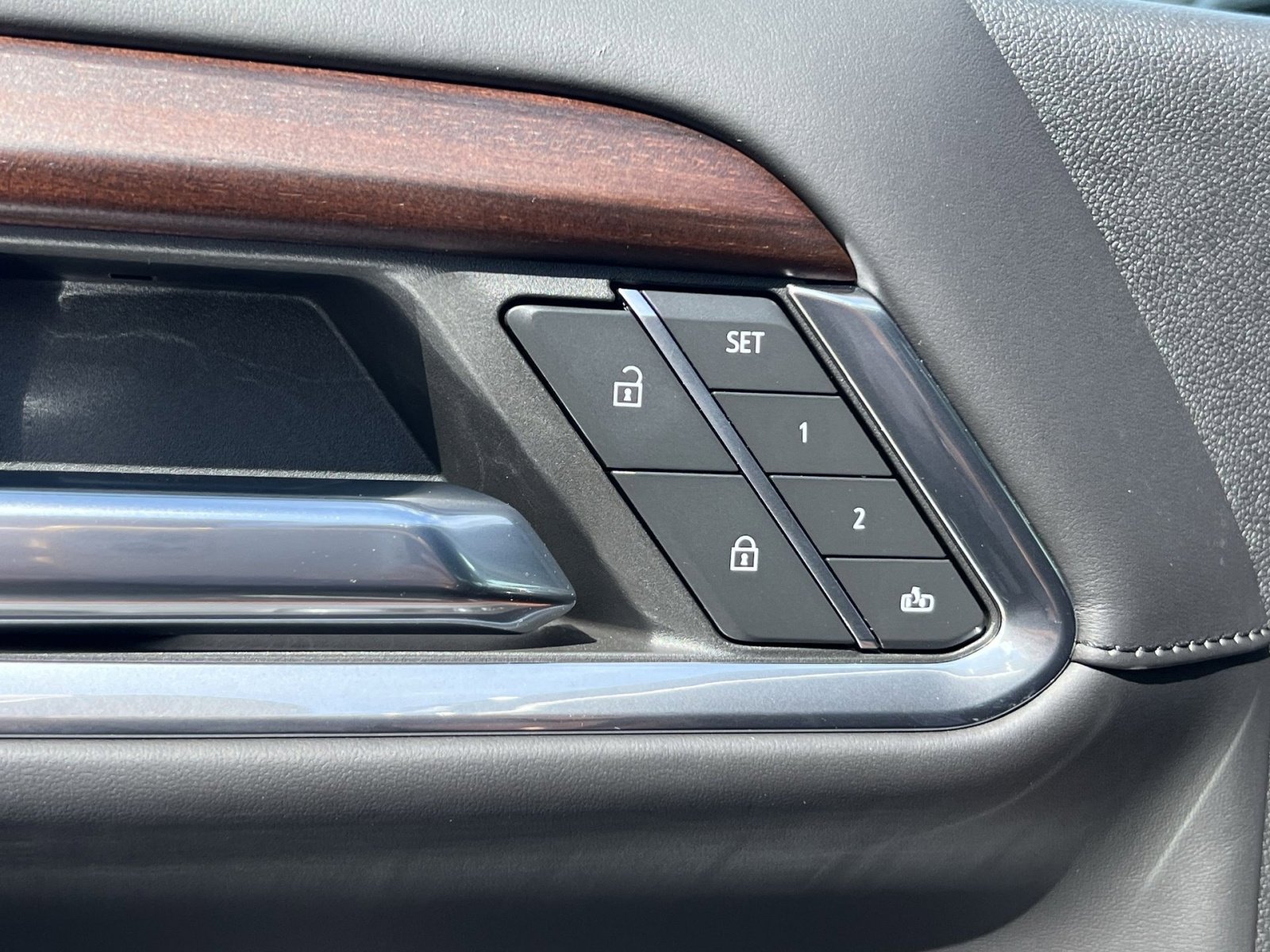 Used 2024 GMC Sierra 3500 Denali Ultimate AWD/4WD image 32