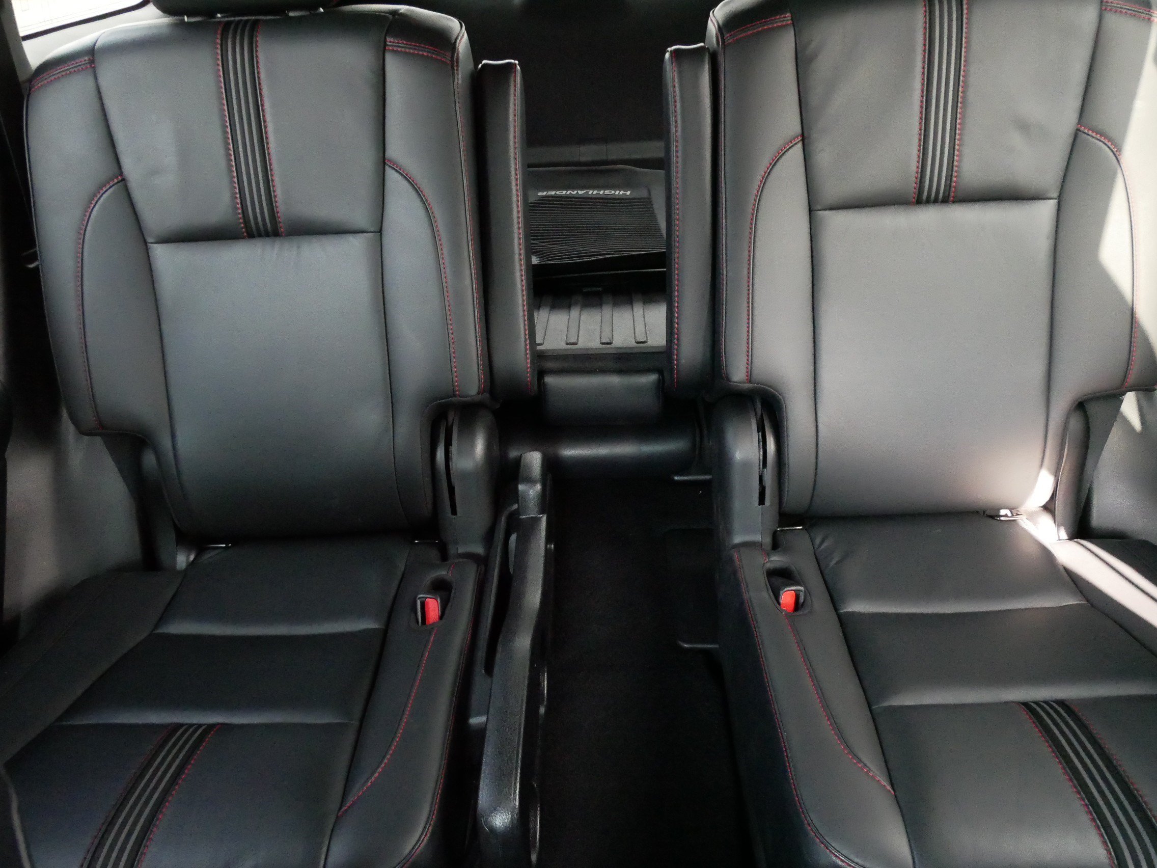 Used 2019 Toyota Highlander SE AWD/4WD image 13