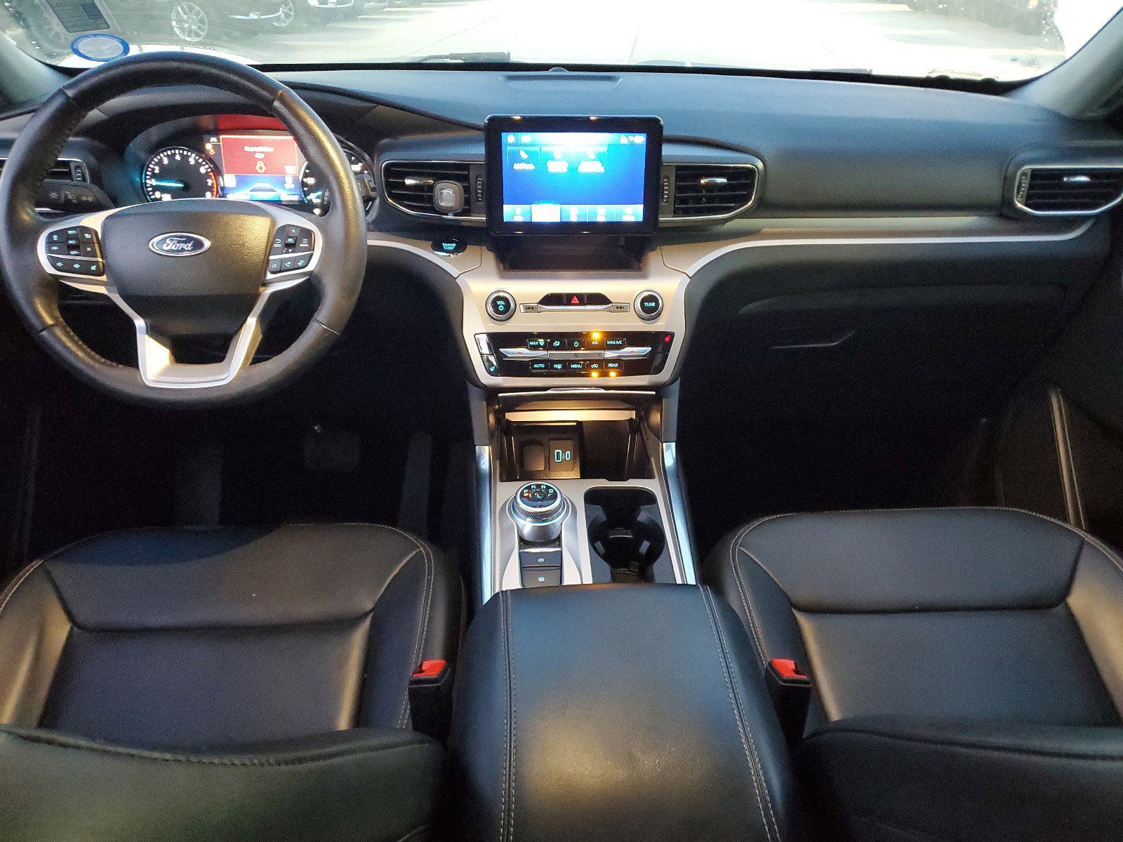 Used 2023 Ford Explorer XLT w/ Equipment Group 202A image 10