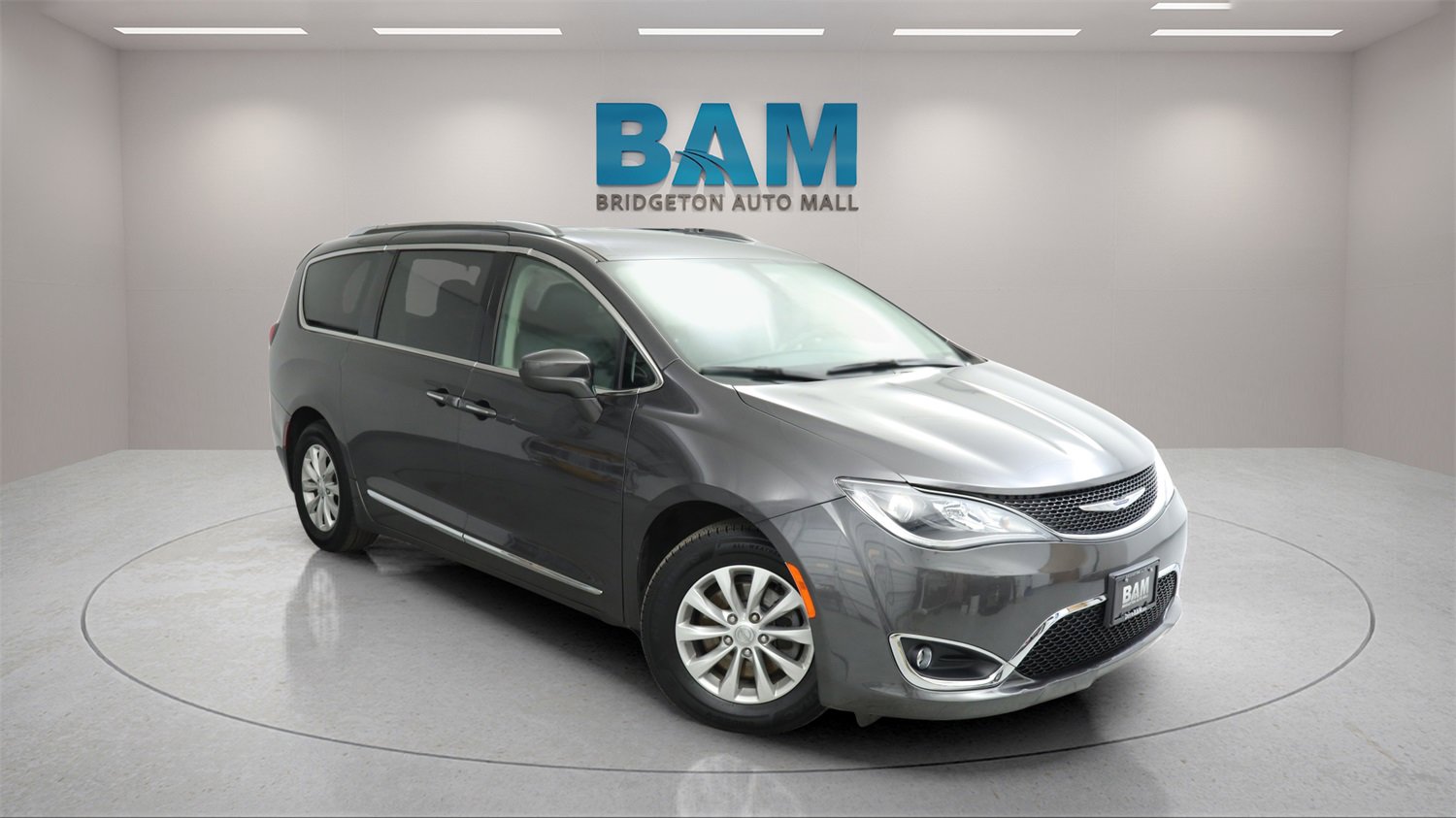 Used 2019 Chrysler Pacifica Touring-L video 1